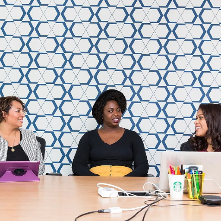 Comment le magazine la-maison-du-b2b fr façonne l’information professionnelle