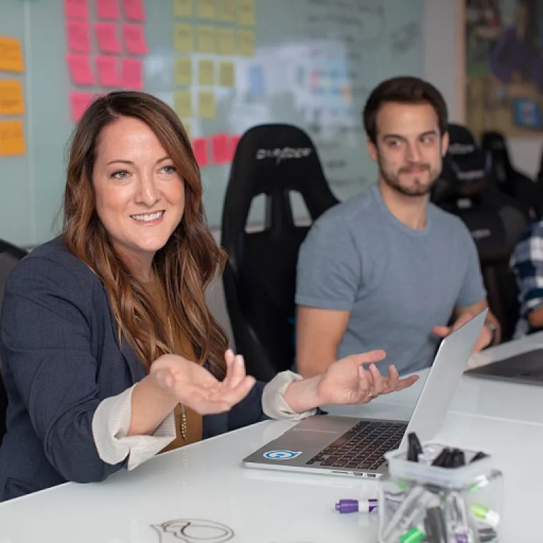 Comment knowem aide les médias à protéger leur identité numérique sur les réseaux sociaux